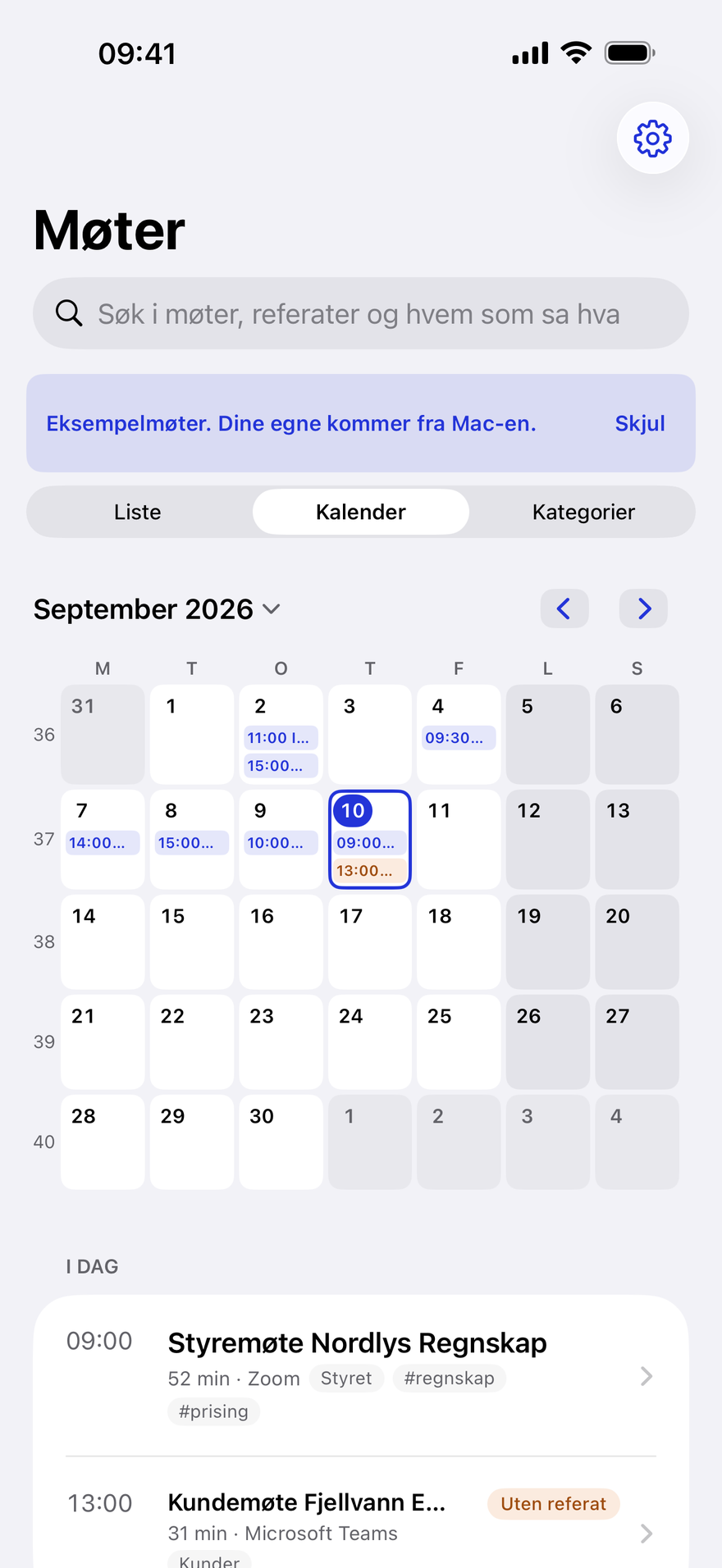 Kalenderen for september 2026 med ukenummer, møtene som små brikker på dagene, og dagens møter under
